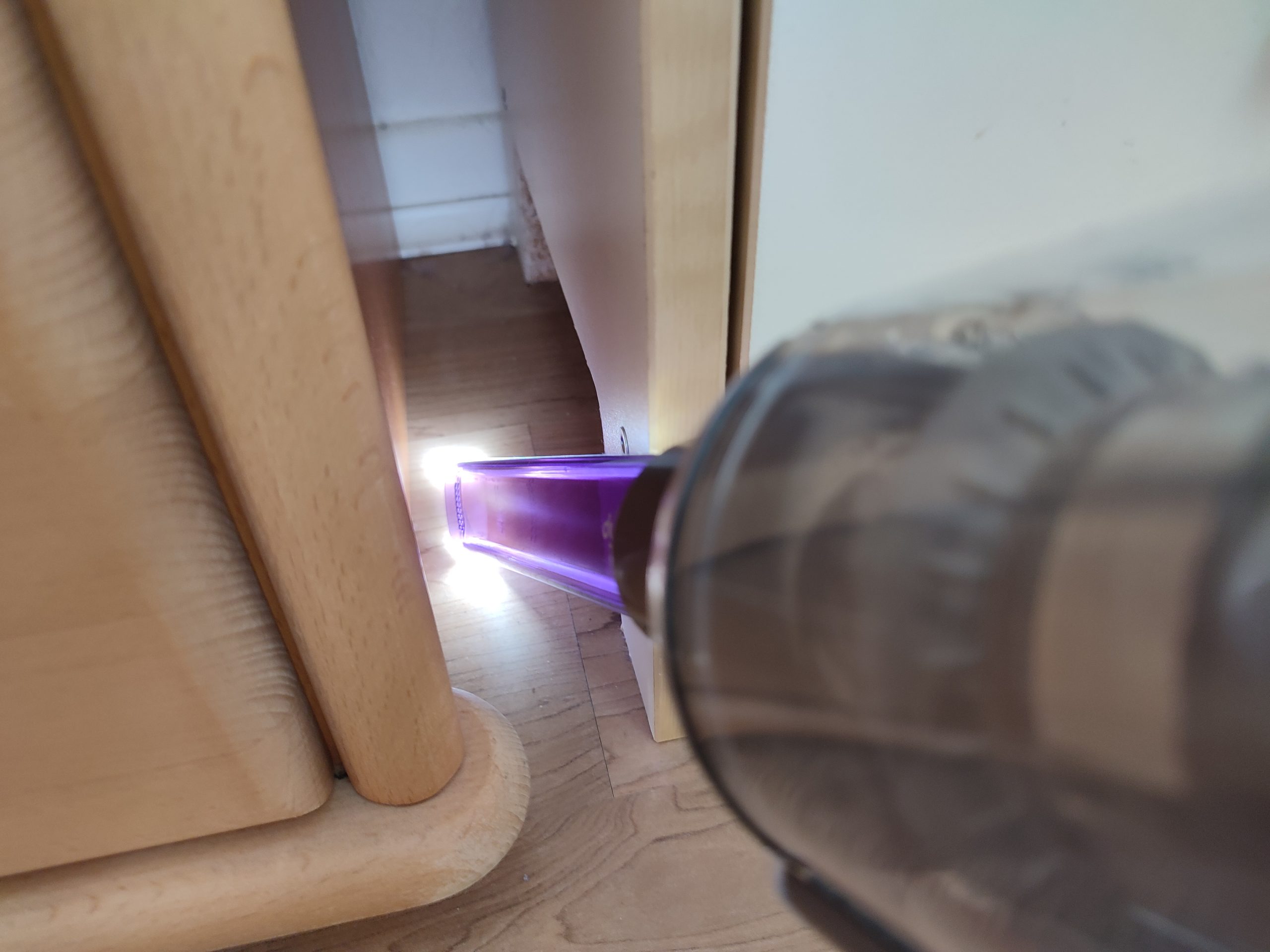 Dyson Omni-Glide Akkusauger LED-Fugenduese enge Bereiche