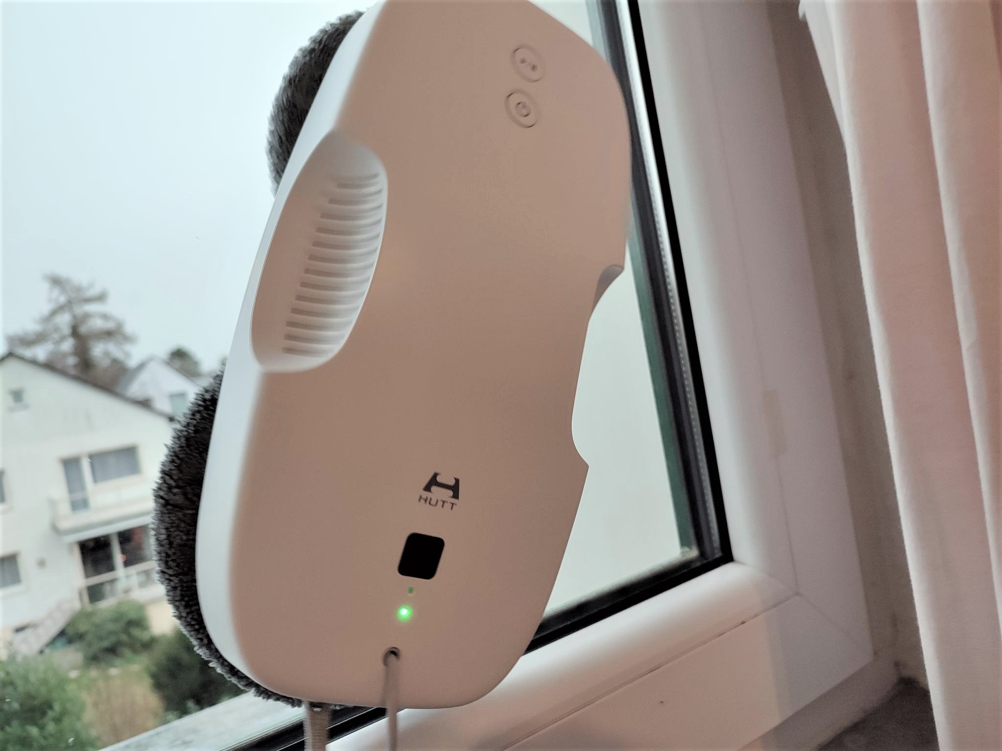 Xiaomi Hutt Fensterputzroboter am Fenster