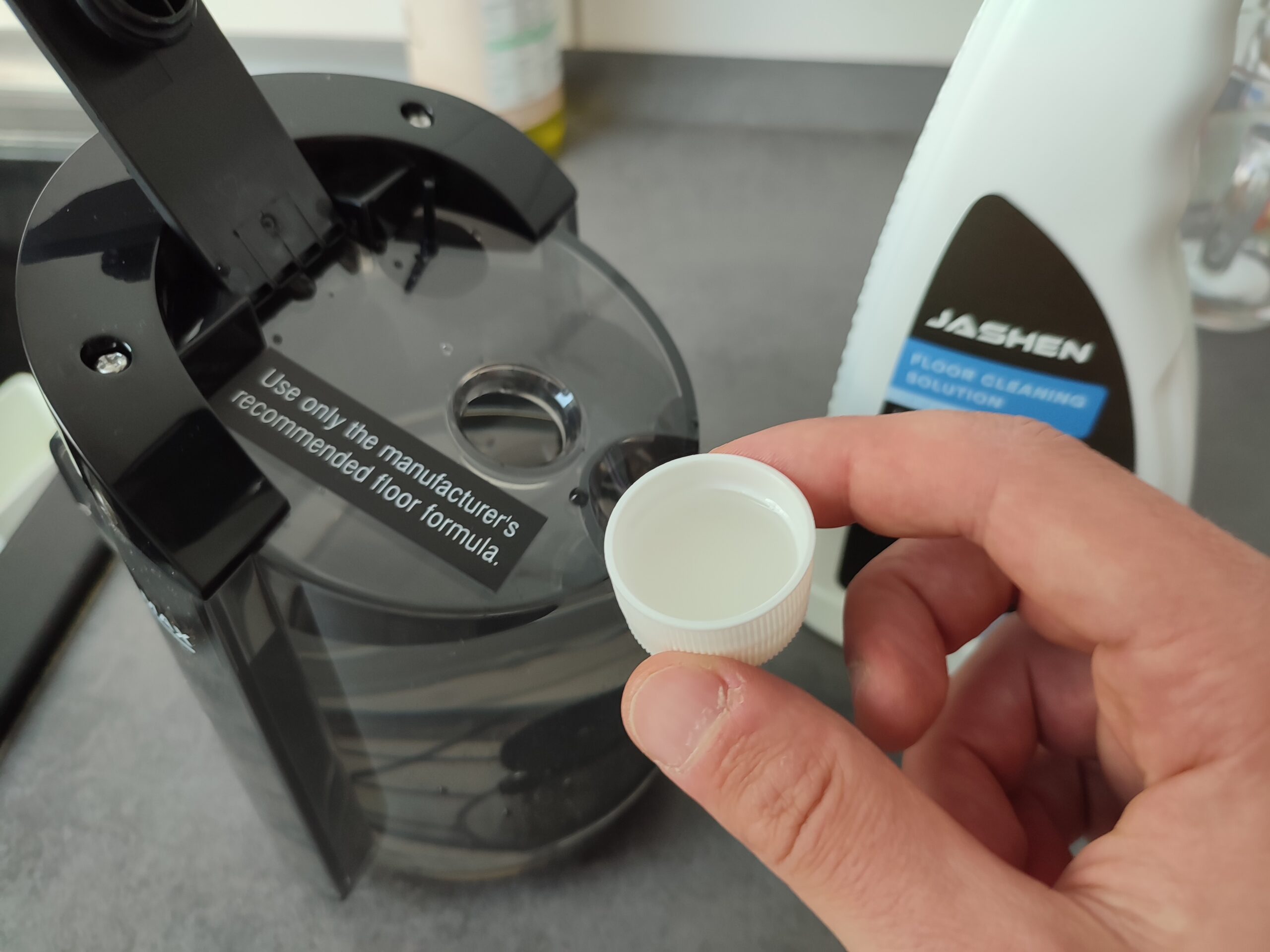 Jashen F16 Nass-Trocken-Akkusauger Test Reinigungsmittel zugeben