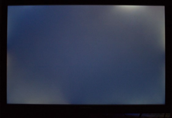 Schwarzes Bild eines TVs mit EDGE LED