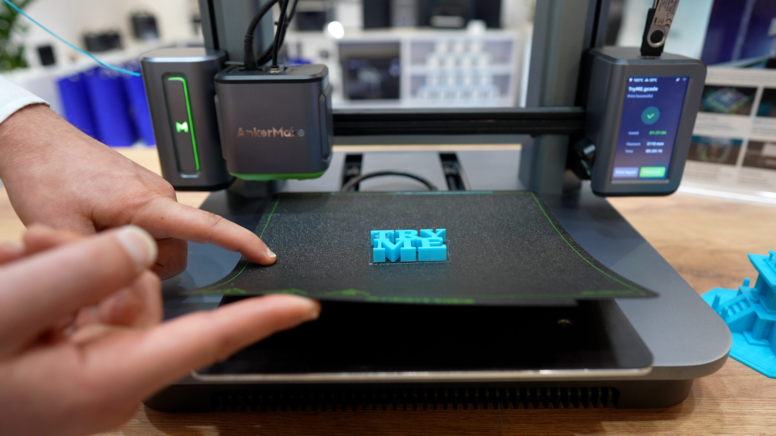 AnkerMake M5 3D-Drucker Druck vollständig abnehmen von Fläche Schritt 1