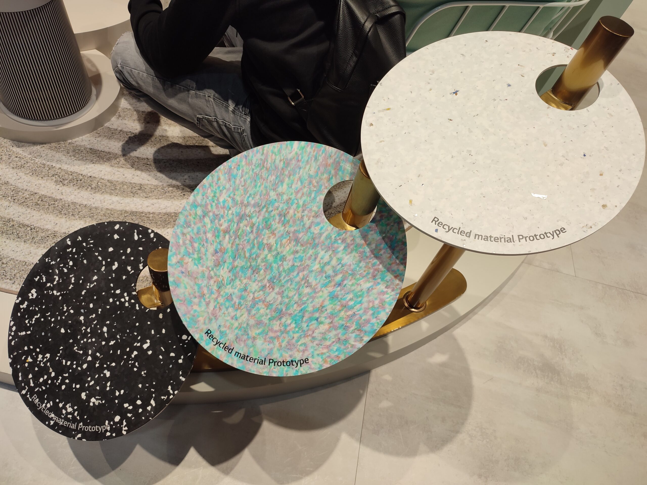 LG Aero Furniture Luftreiniger Tisch Oberflächen Farben