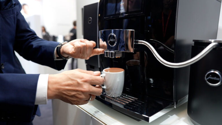 Jura Z10 Signature Kaffeevollautomat Kaffeemaschine Kaffee ziehen