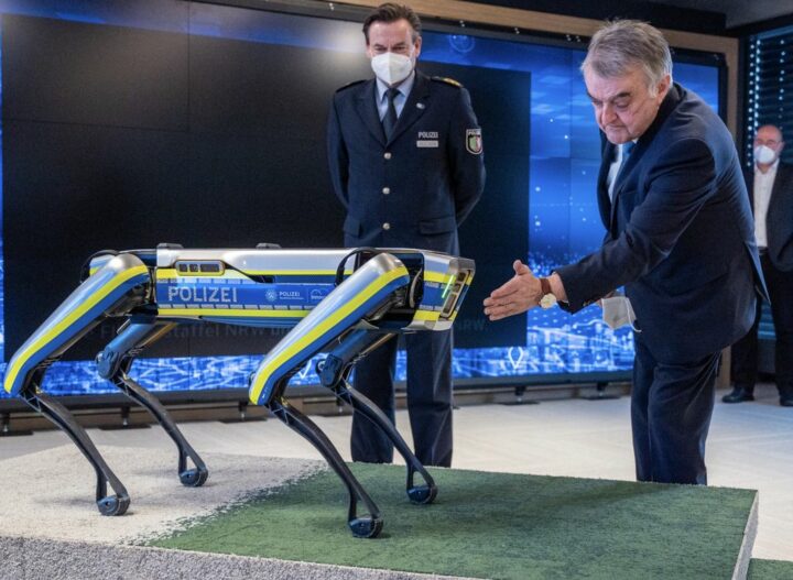 Polizei NRW testet Boston Dynamics Roboterhund Spot